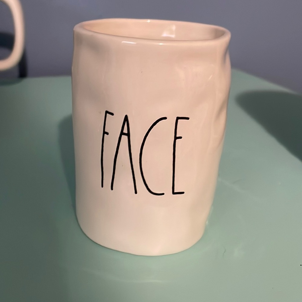NWOT Rae Dunn brush holder